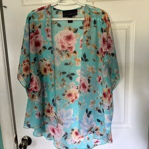 Women’s Floral Kimono Top Size Medium